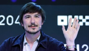 As boomers are forced back to work because they can't afford to retire, Robinhood CEO says Gen Z are opening retirement accounts at 19 years old