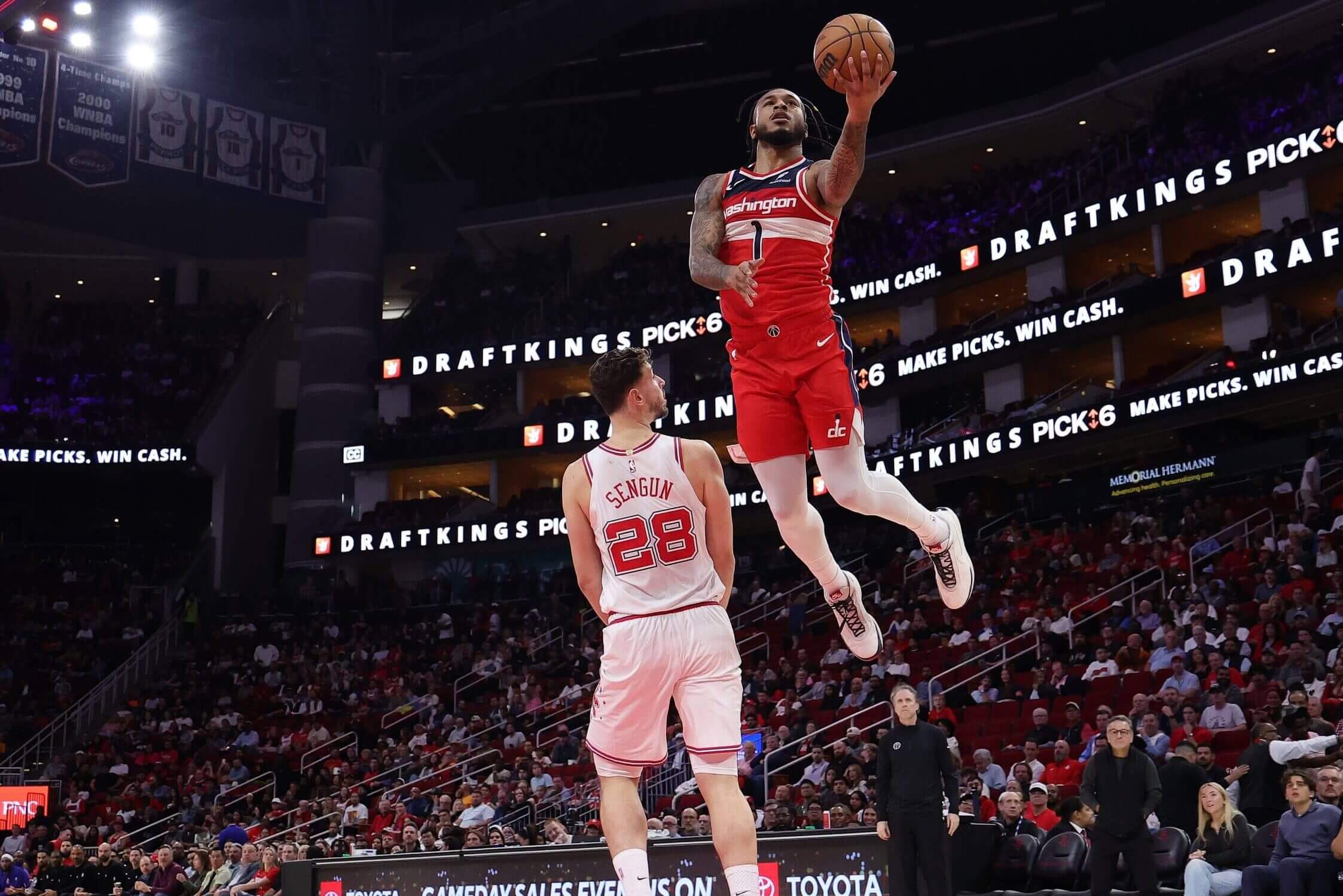 Cam Whitmore jumps over Alperen Şengün.