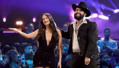 Kacey Musgraves and Carin León Duet at Latin Grammys 2025