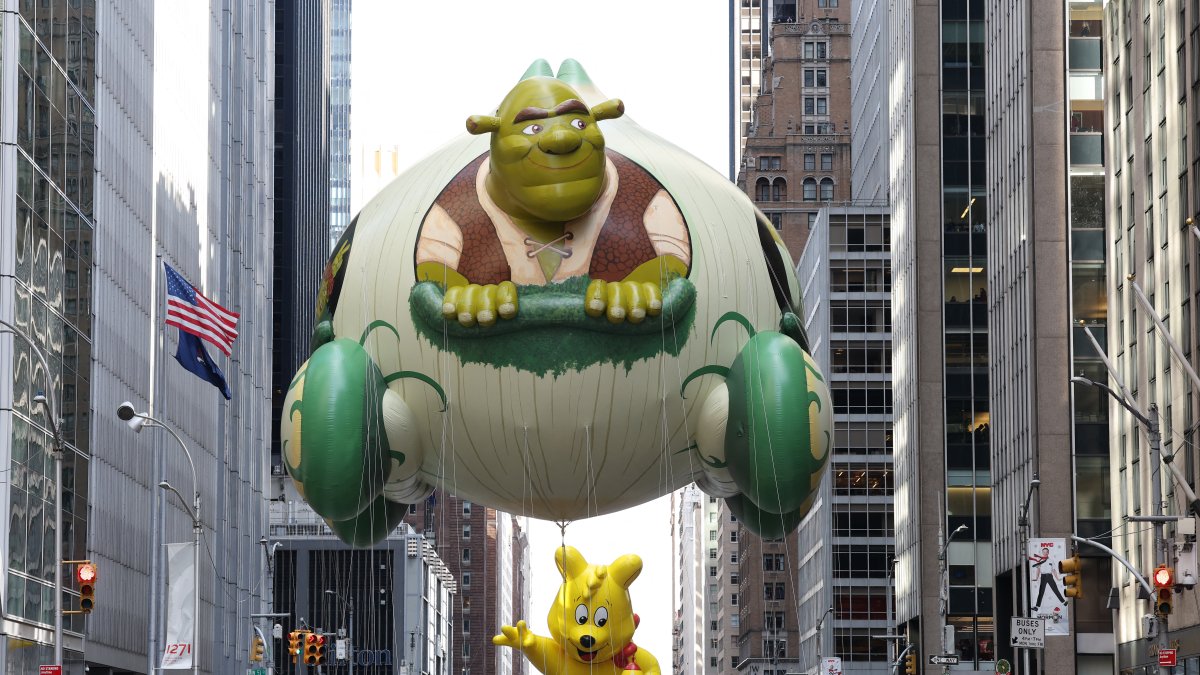 Macy’s Thanksgiving Day Parade brings Pac-Man and Labubu to NYC – NBC New York