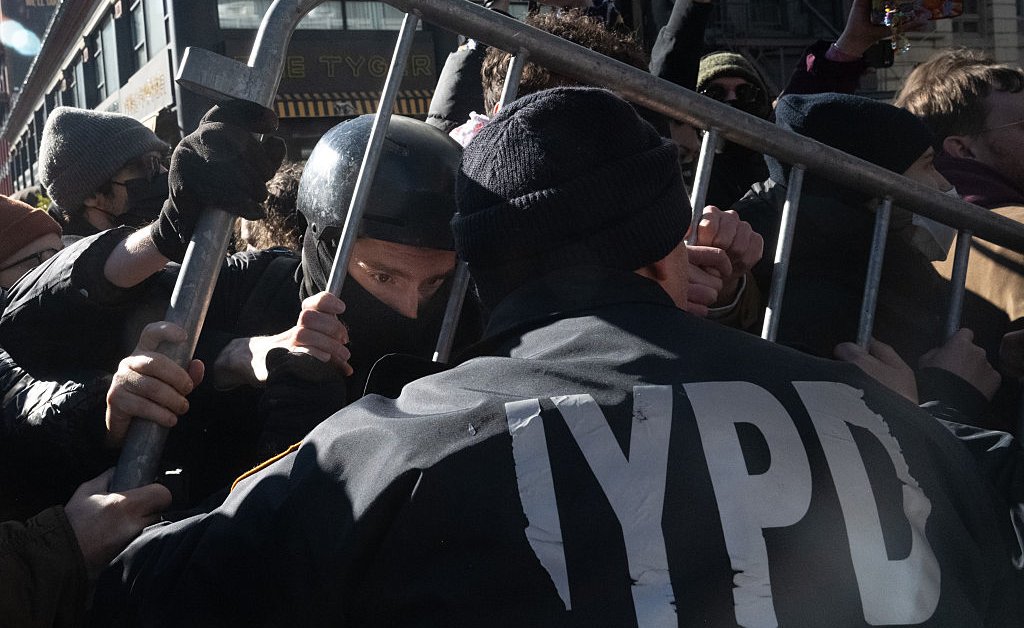 New Yorkers Appear to Foil Large-Scale ICE Raid Before it Begins