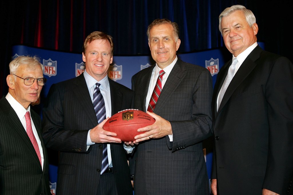 From left: Then-Steelers owner Dan Rooney, new NFL commissioner Roger Goodell, outgoing commissioner Paul Tagliabue and then-Panthers owner Jerry Richardson when Goodell was announced as the new commissioner on Aug. 8, 2006.