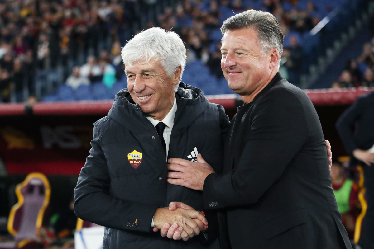 ROME, ITALY - NOVEMBER 09: Gian Piero Gasperini, Head Coach of AS Roma, and Kosta Runjaic, Head Coach of Udinese pose for a photograph during the Serie A match between AS Roma and Udinese Calcio at Stadio Olimpico on November 09, 2025 in Rome, Italy. (Photo by Paolo Bruno/Getty Images)