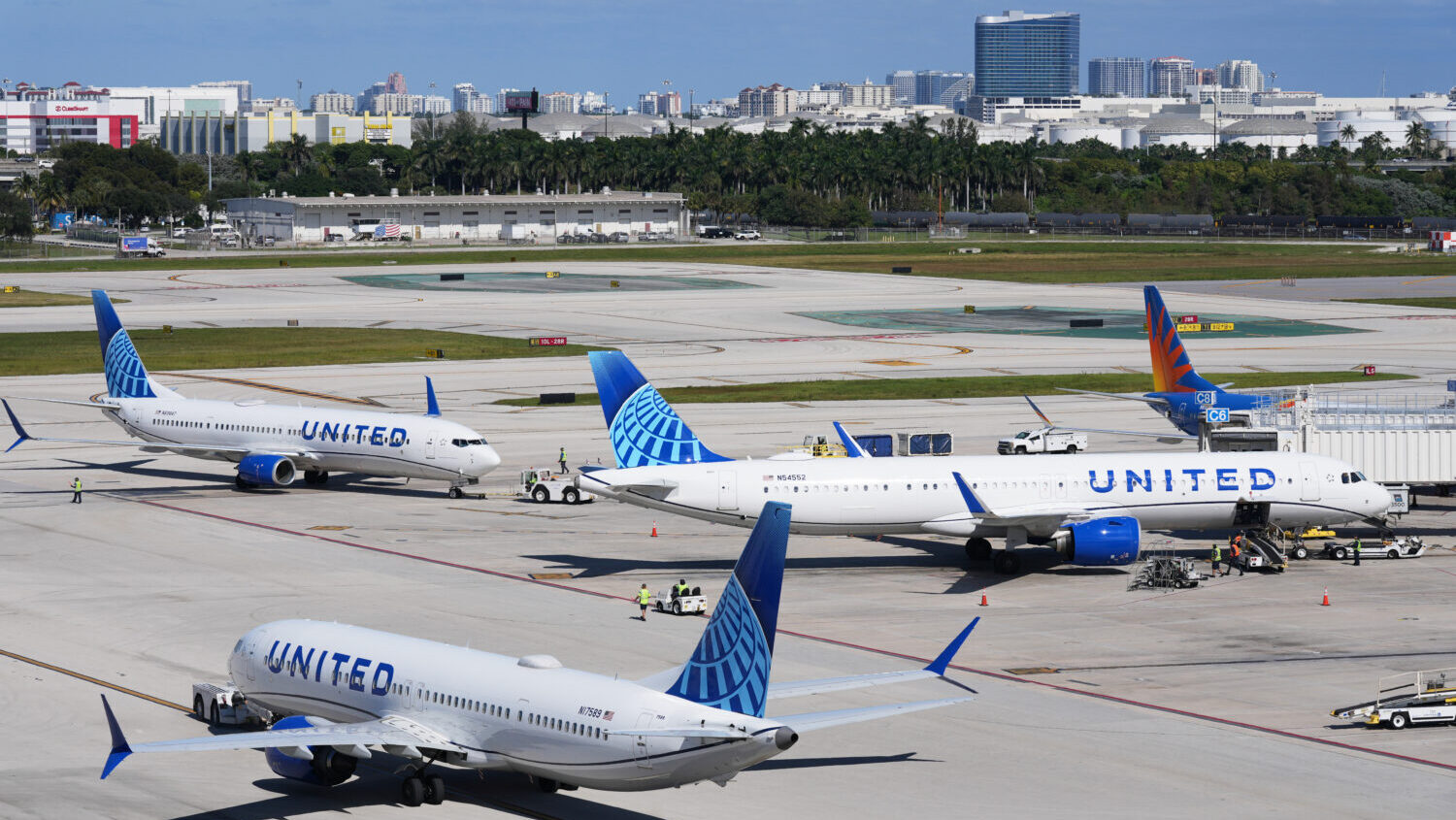 FAA lifts restrictions, airlines resume schedule...