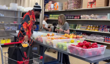 Long lines form at Phoenix-area food banks as SNAP delays continue
