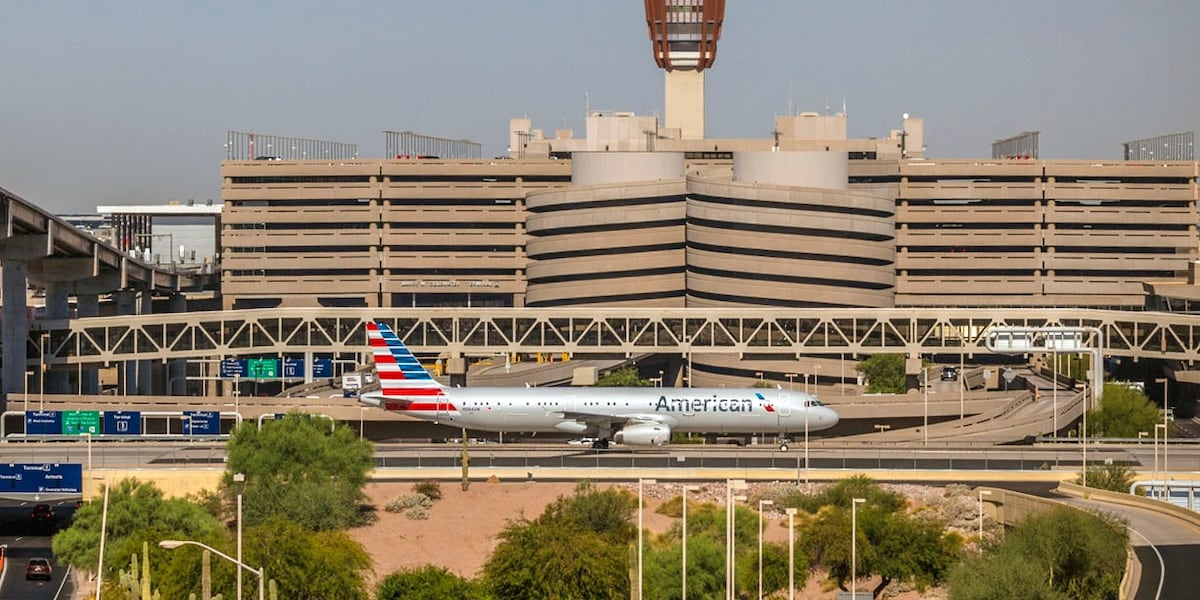 5 hospitalized after fumes force flight to Phoenix to divert to Houston
