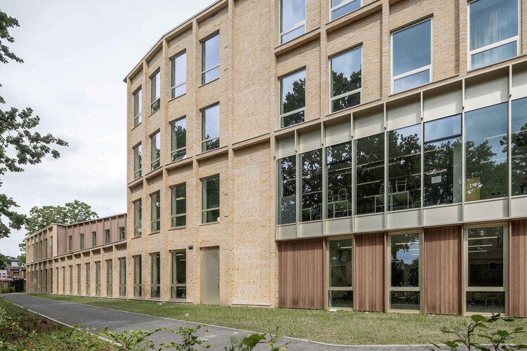 Het Streek Lyceum School / Atelier van Berlo + Ector Hoogstad Architecten - Exterior Photography