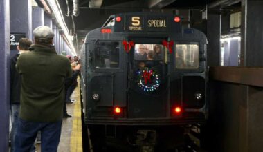 Season’s greetings on the subways! Nostalgia Rides on NYC vintage trains return this holiday season