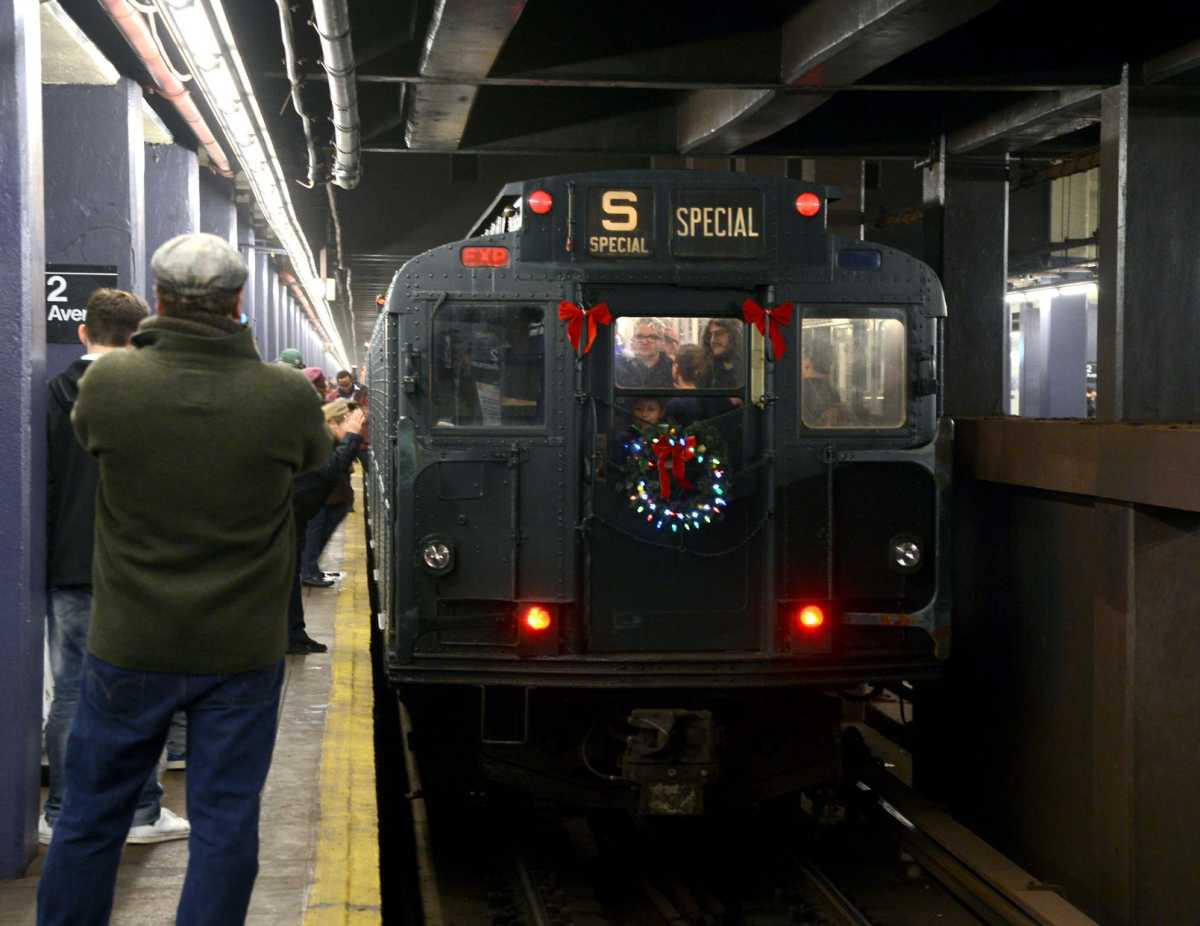 Season’s greetings on the subways! Nostalgia Rides on NYC vintage trains return this holiday season