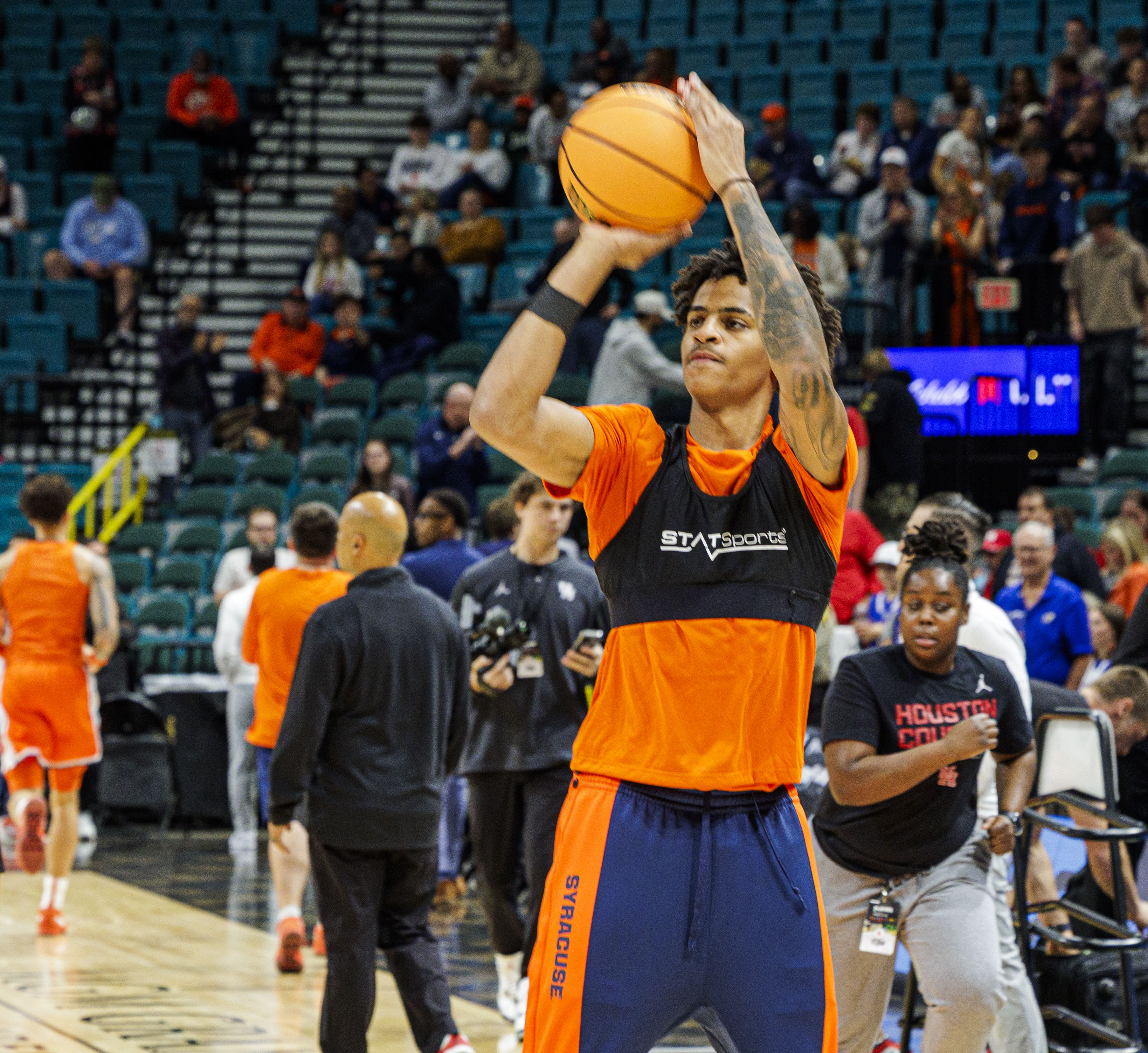 Syracuse Orange forward Kiyan Anthony (7) warms up as Syracuse takes on Houston in the first round of play in the Players Era Festival at the MGM Grand in Las Vegas Monday, November 24, 2025. (N. Scott Trimble | strimble@syracuse.com)