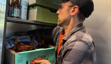 Philadelphia food banks pick up during SNAP freeze