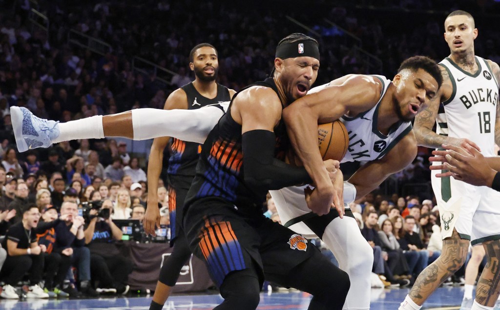Josh Hart battles Giannis Antetokounmpo for a loose ball during the Knicks' win over the Bucks.