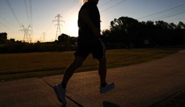 Warm conditions continue Friday in Dallas-Fort Worth before strong weekend cold front