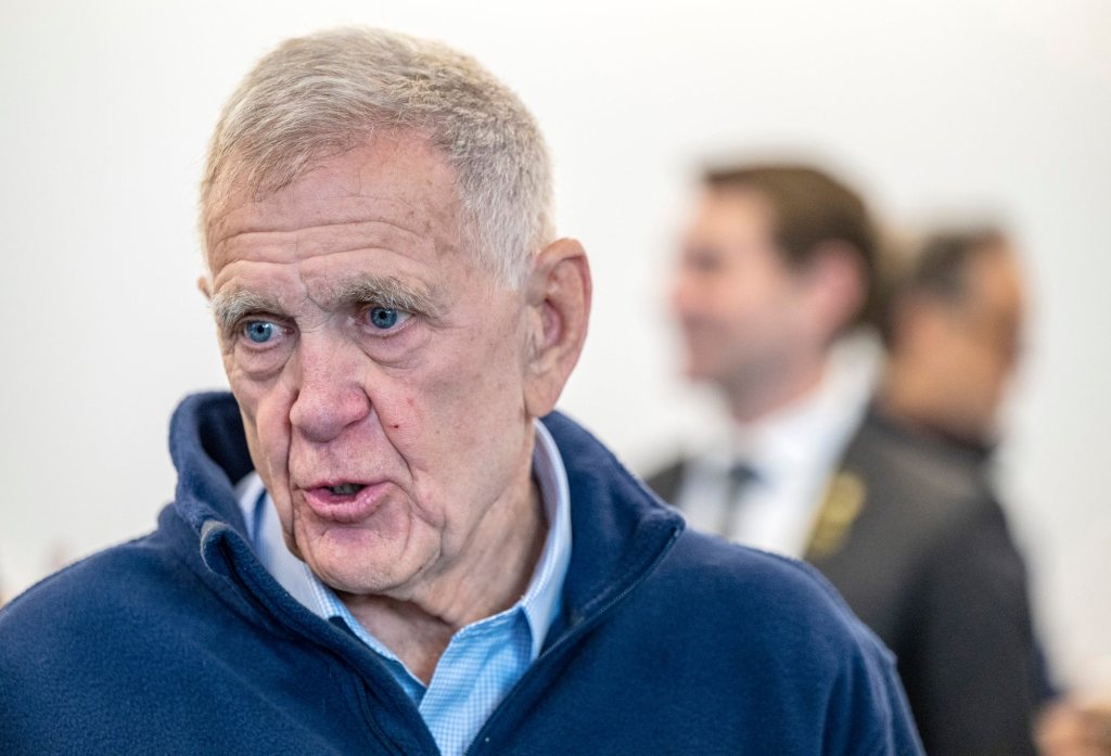 Judge David O. Carter weighs contempt as Los Angeles lags on homelessness settlement – Daily News