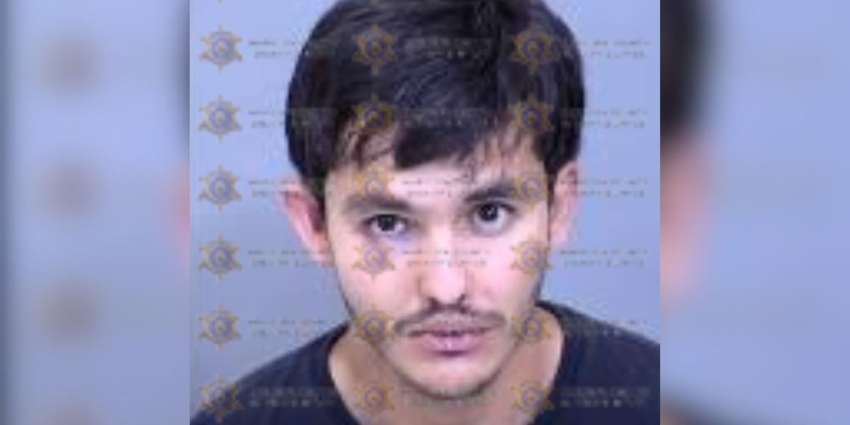 Suspect steals truck, unknowingly kidnaps toddler in Phoenix