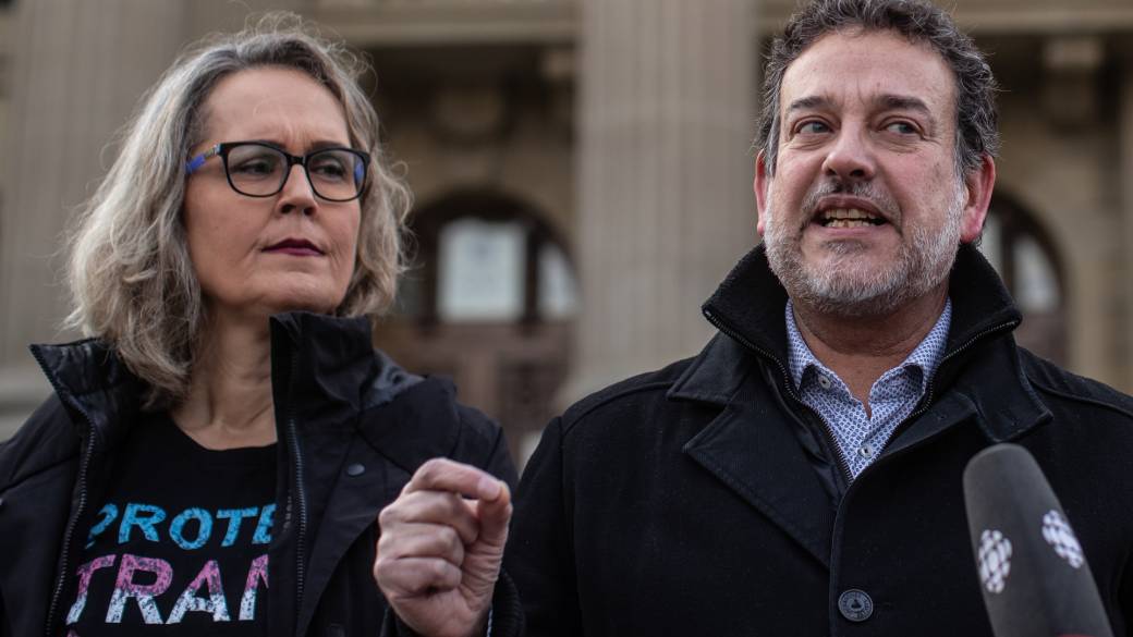 Click to play video: 'Alberta’s trans advocates raise alarm over potential use of notwithstanding clause'