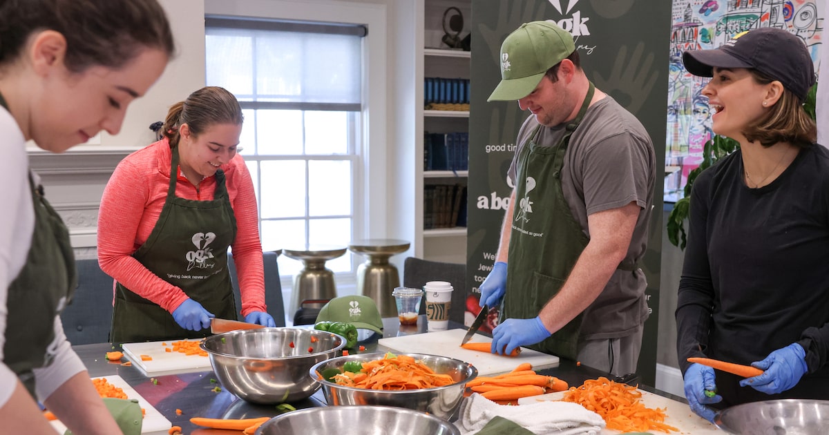 Anxious SNAP recipients in Dallas grateful for surprise dinner
