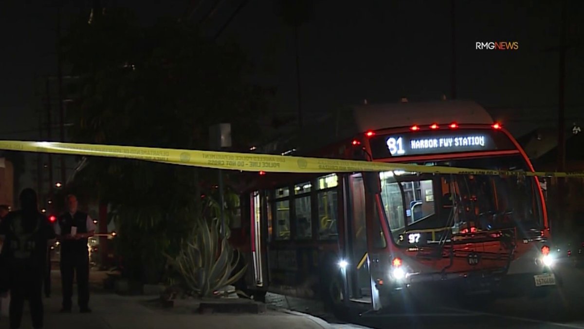 Man robbed and stabbed on Metro bus in Vermont Knolls – NBC Los Angeles
