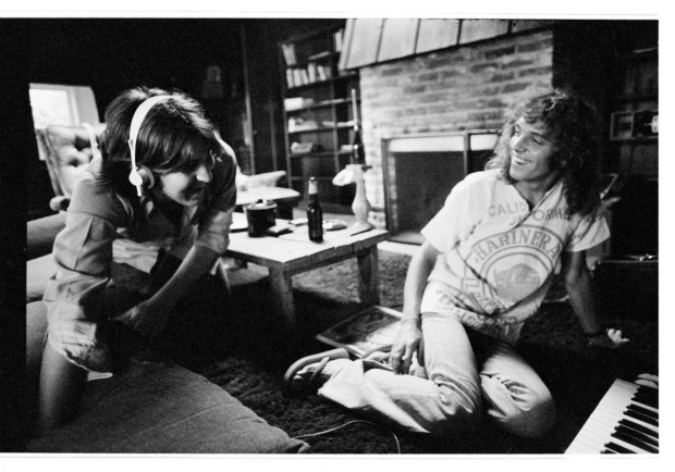 Cameron Crowe and Peter Frampton hanging out in Los Angeles in 1977. (Photo courtesy of Peter Frampton)