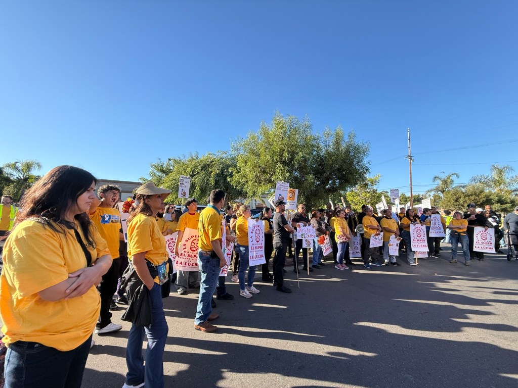 200 El Super union workers rally for protections from immigration raids – Daily News