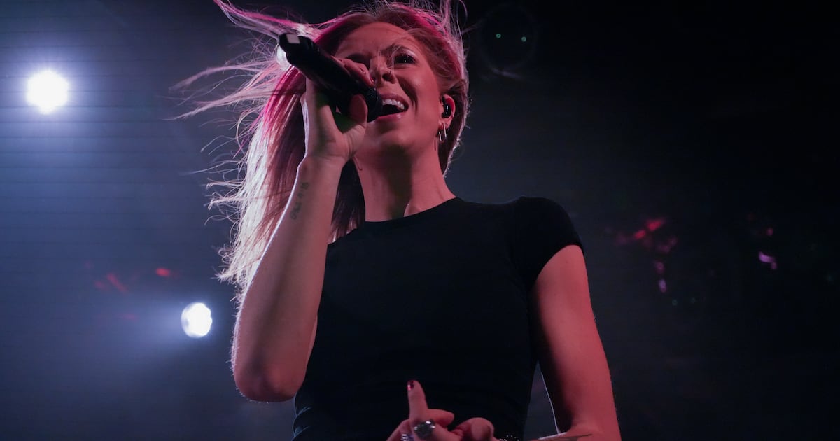 Taylor Acorn takes over the Echoplex – Annenberg Media