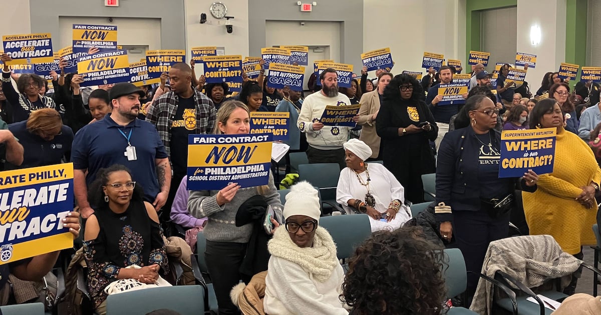 Philadelphia principals push for new contract but don't threaten strike