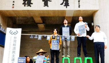 Group protests KMT bill to end pension reforms