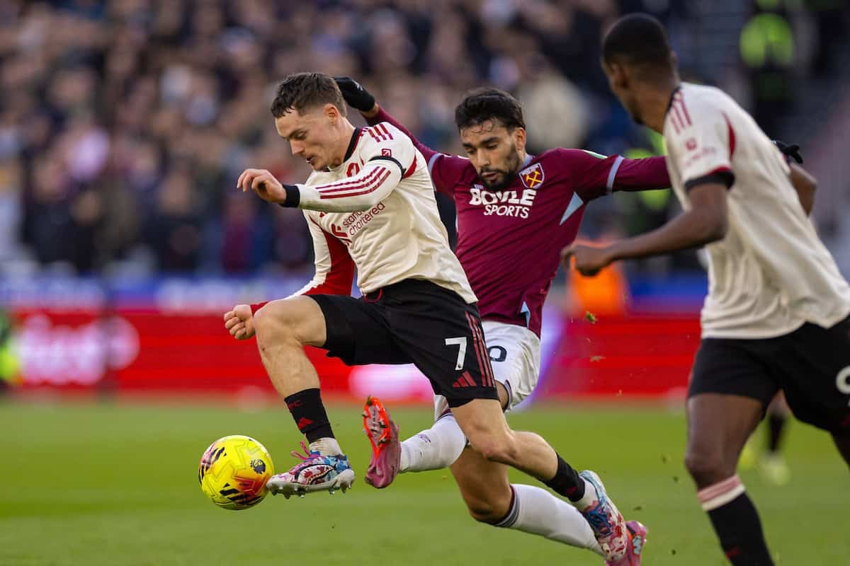 LONDON, ENGLAND - Sunday, November 30, 2025: Liverpool's Florian Wirtz challis challenged by West Ham United's Lucas Paquetá during the FA Premier League match between West Ham United FC and Liverpool FC at the London Stadium. (Photo by David Rawcliffe/Propaganda)