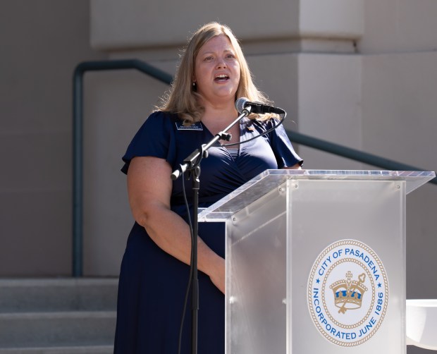 Shannon Renèe Gray sings the national anthem during the Veterans...