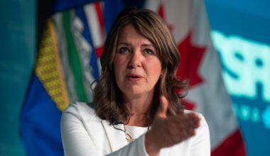 Smith defends Ottawa energy deal at UCP convention