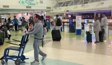 Families return home as post-Thanksgiving travel rush amps up