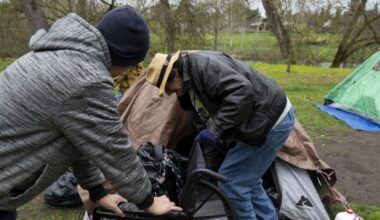 Phoenix police want input on new homelessness policy...