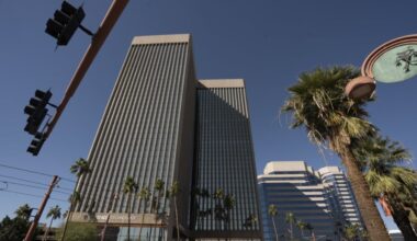 Office building in midtown Phoenix sells for $15 million...