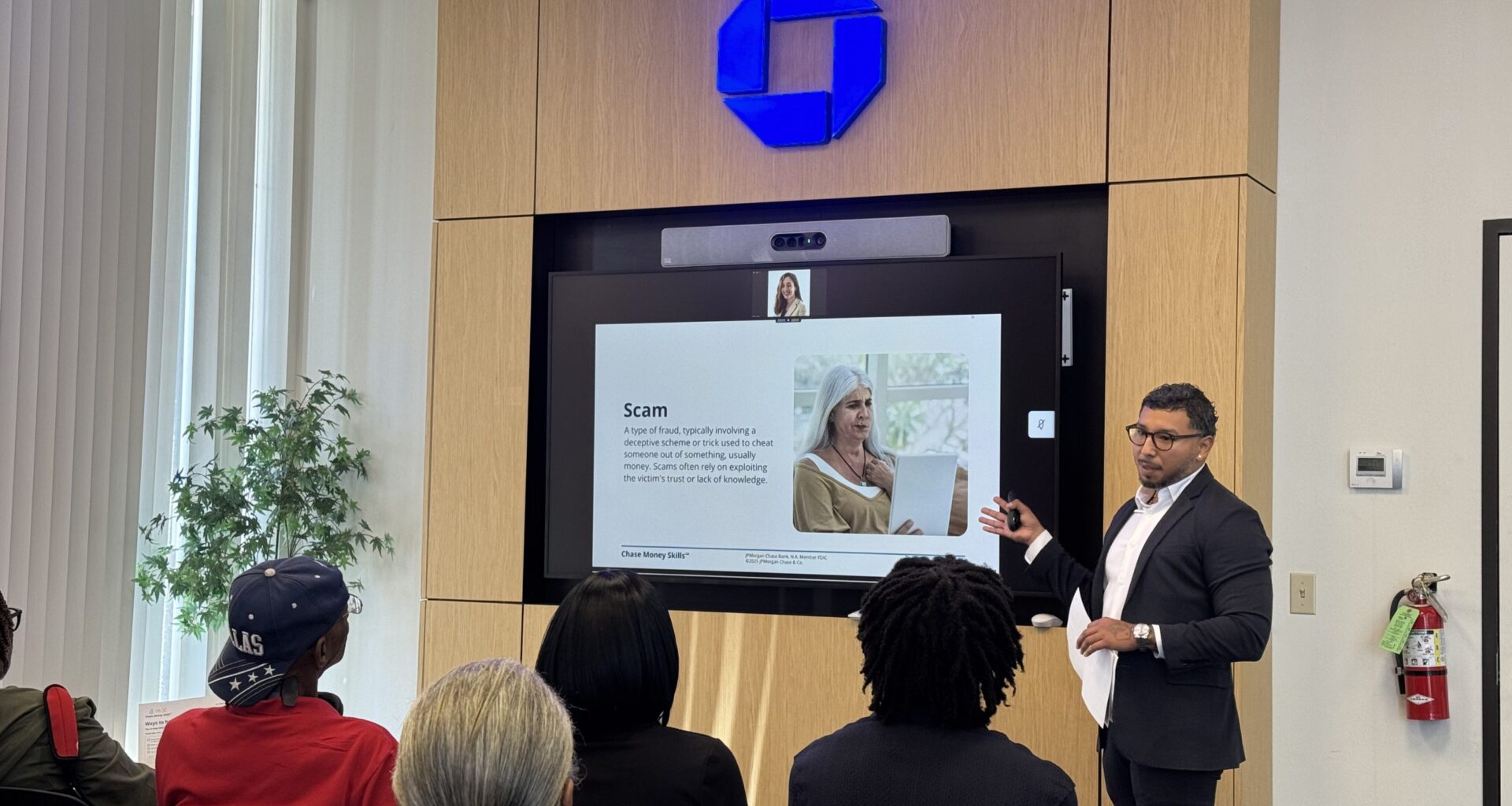 Chase Bank and Dallas Police Warn of Holiday Scams