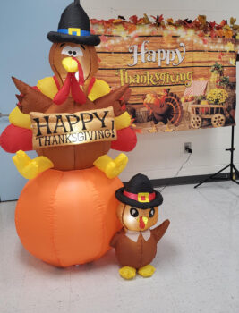 Inflatable turkey decoration