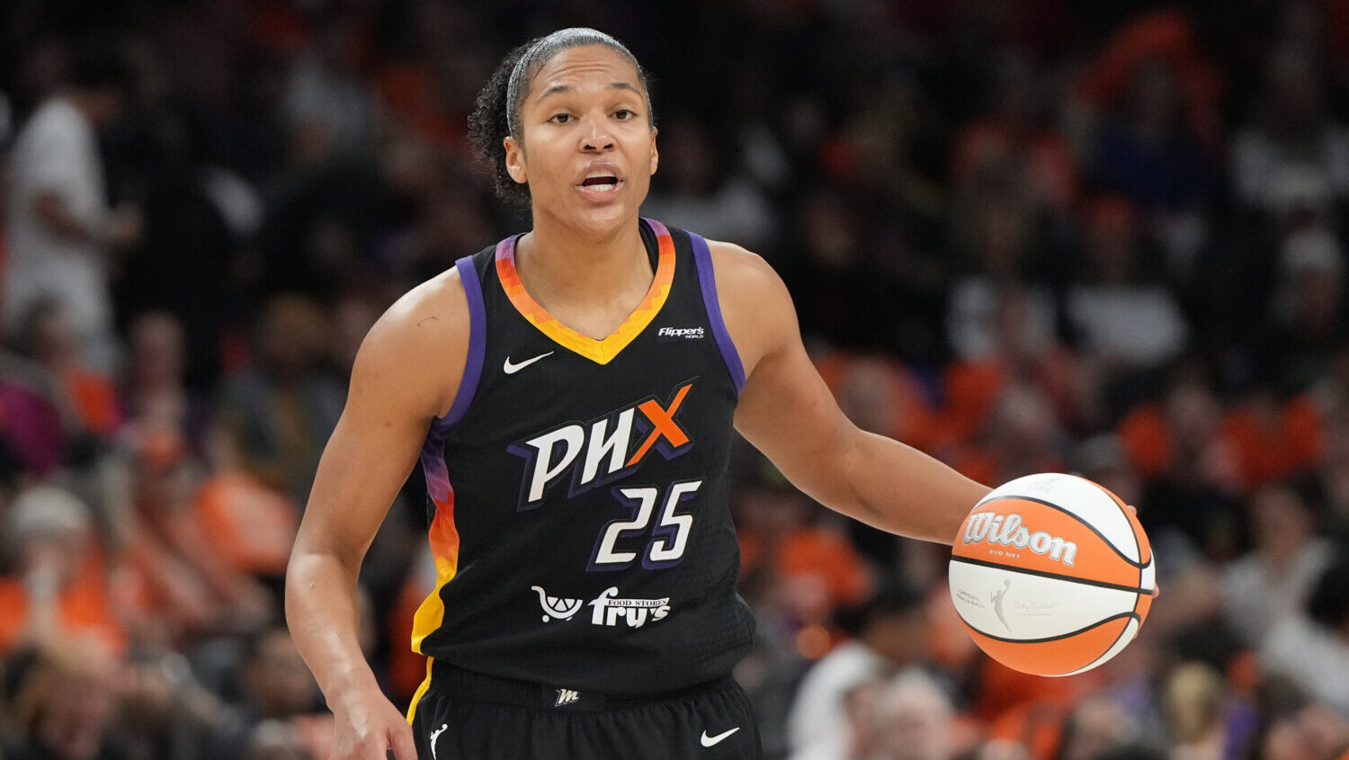 Phoenix Mercury forward Alyssa Thomas (25) drives against the Las Vegas Aces during the first half ...