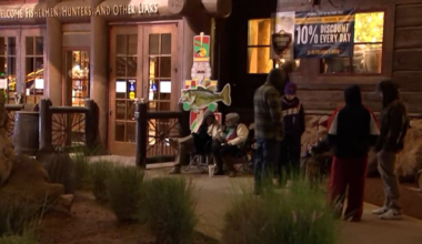 Phoenix-area shoppers take advantage of deals in Black Friday nostalgia