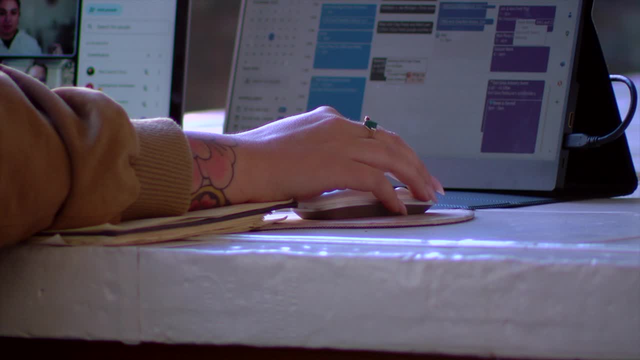 Uncertain economy has more Americans 'revenge saving'