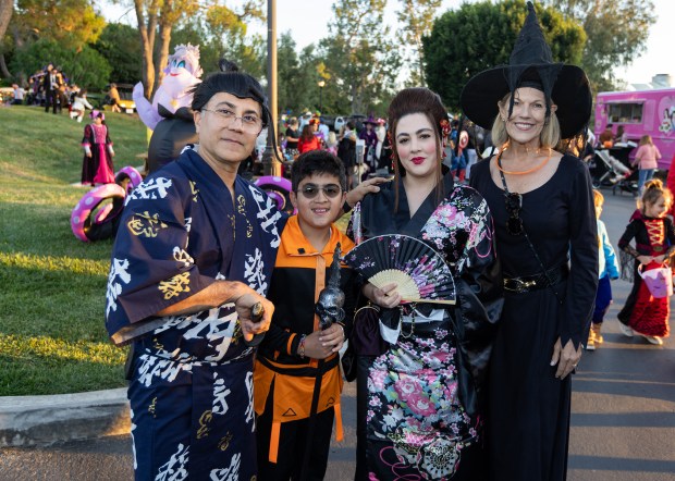 Kamran Ghoreyshi, Baran Ghoreyshi, Sara Jahromi, Julie Feld (Jon Clark)