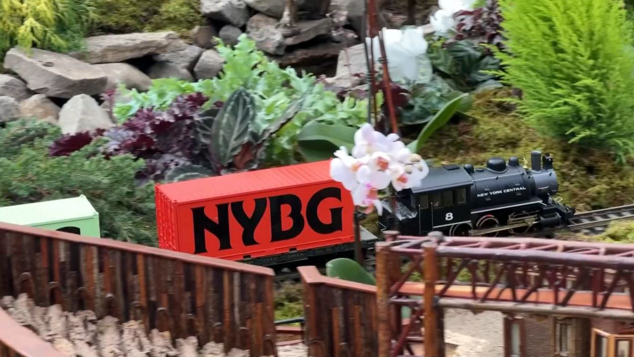 Holiday Train Show returns to NYBG