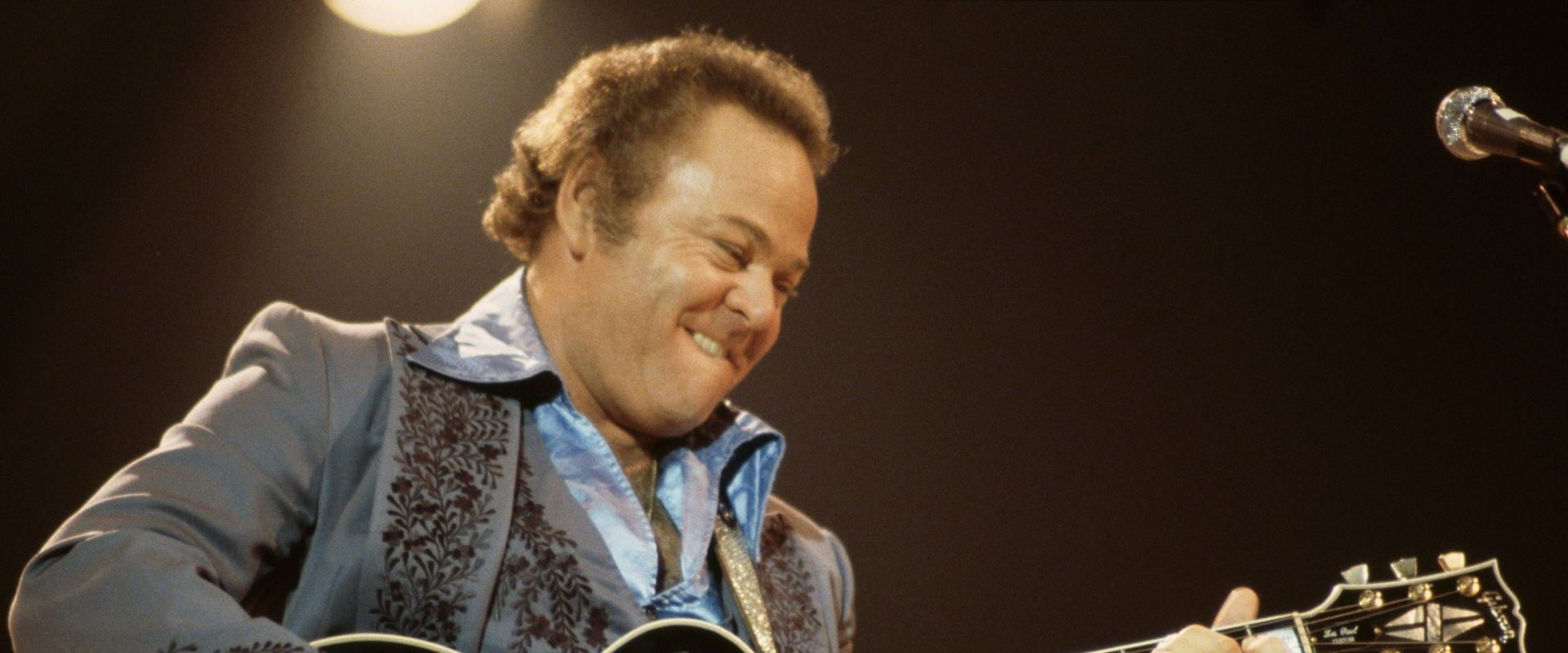 Roy Clark, Beloved Country Singer and “Hee-Haw” Host, Died on This Day in 2018