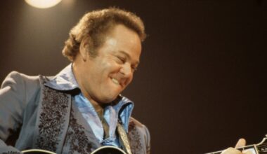 Roy Clark, Beloved Country Singer and “Hee-Haw” Host, Died on This Day in 2018