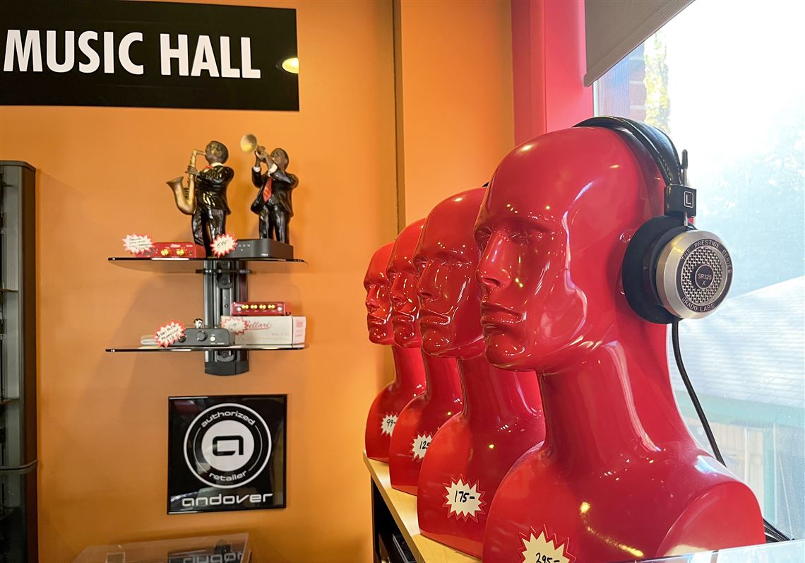 Virtual reality headsets and other tech gifts for lovers of the new — and the old