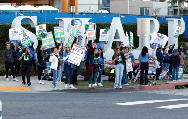 San Diego, CA - November 26: Over 5,700 Sharp Health Care nurses started a three-day strike on November 26, 2025 in San Diego, CA. Here, nurses picket outside of Sharp Memorial Hospital. (K.C. Alfred / The San Diego Union-Tribune)