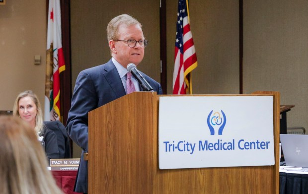 10/30/2025_OCEANSIDE, CA_The first community forum on the Sharp HealthCare and Tri-City Medical Center affiliation agreement at the Tri-City board meeting room-Sharp HealthCare CEO Chris Howard speaks about the agreement to the audience. (Charlie Neuman / For The San Diego Union-Tribune)
