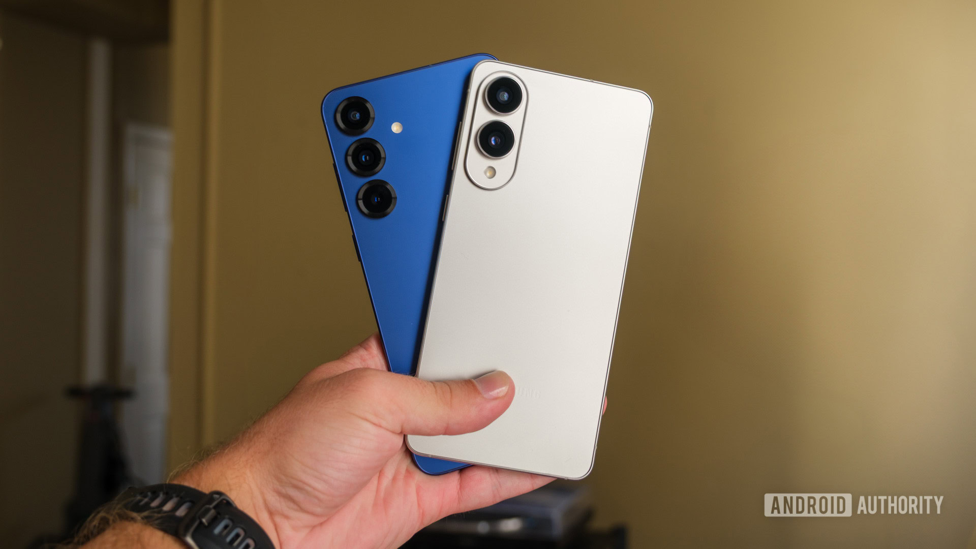 Samsung Galaxy S25 Plus vs Galaxy S25 Edge in hand