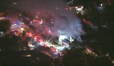 Crews battle house fire in Santa Clarita – NBC Los Angeles