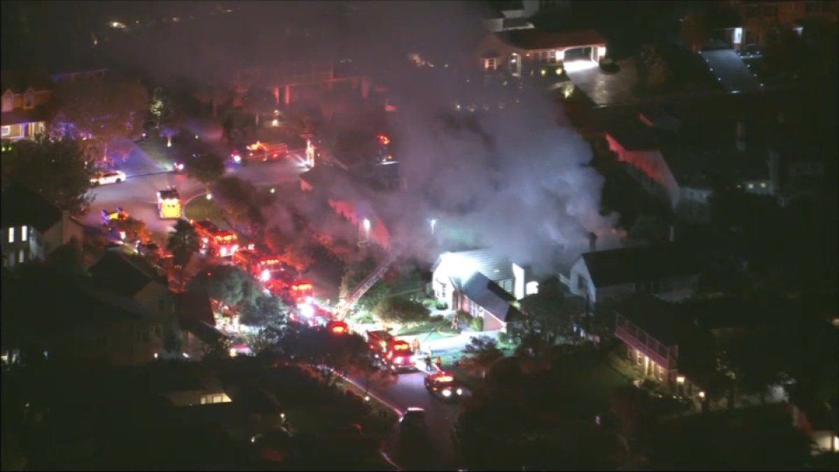 Crews battle house fire in Santa Clarita – NBC Los Angeles