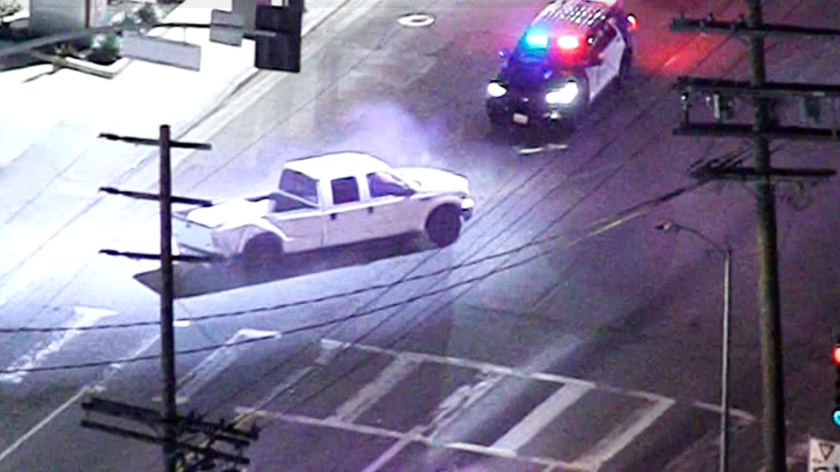 Driver of white pickup truck in custody after pursuit through South LA – NBC Los Angeles