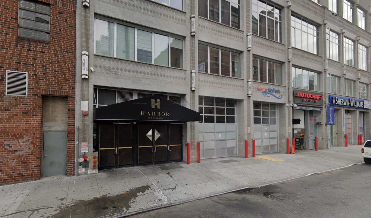 nightclub entrance where man was shot in Manhattan